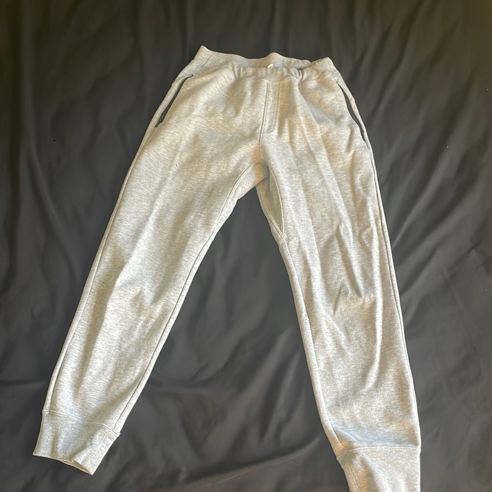 UNIQLO. Solid Gray Sweatpants. Size small.